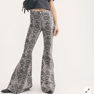 NWT Free People Just Float On Flare in Snake Print Size 26
